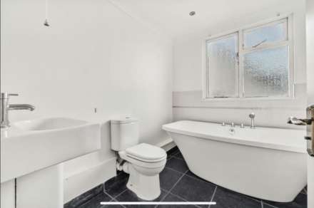 Upper Woodcote Road, Caversham Heights, Image 18