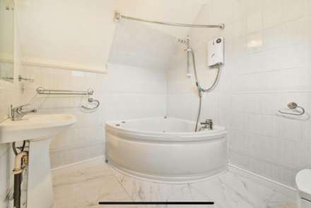 Upper Woodcote Road, Caversham Heights, Image 20