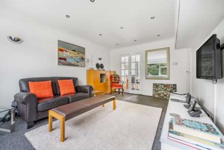 Auburn Court, Caversham, Image 2
