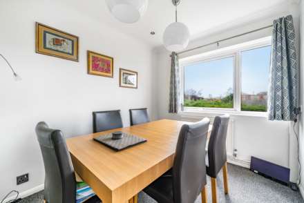 Auburn Court, Caversham, Image 6