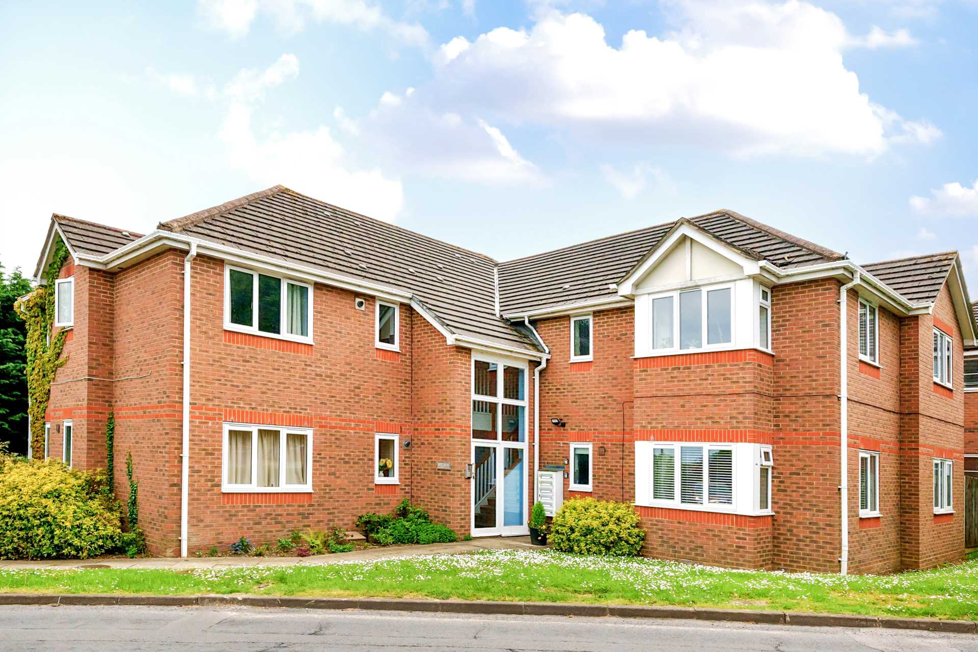 Lowfield Road, Caversham Park, Image 1