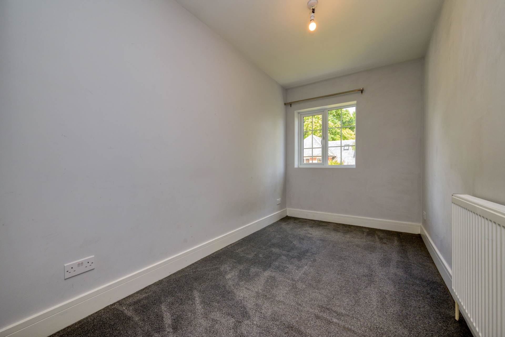 Kidmore End Road, Emmer Green, Image 15