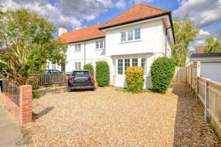 Kidmore End Road, Emmer Green