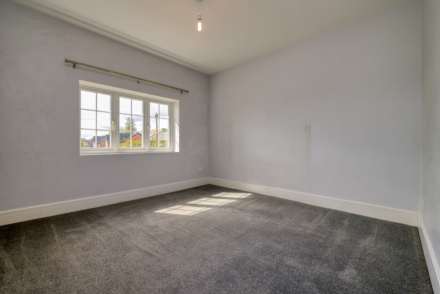 Kidmore End Road, Emmer Green, Image 13
