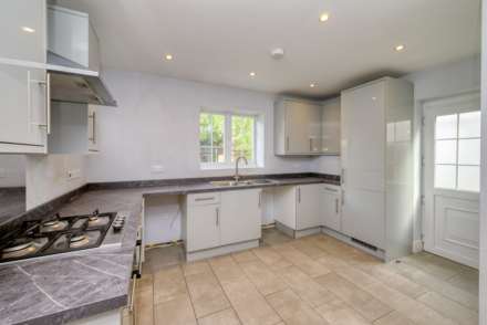 Kidmore End Road, Emmer Green, Image 3