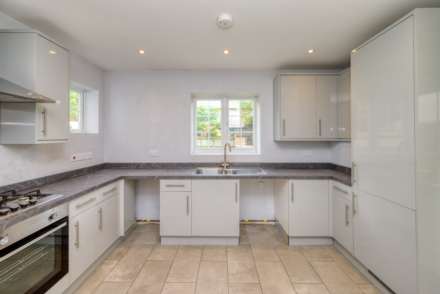 Kidmore End Road, Emmer Green, Image 8