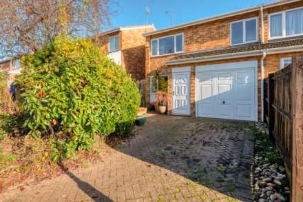 3 Bedroom Semi-Detached, Odiham Avenue, Caversham Park
