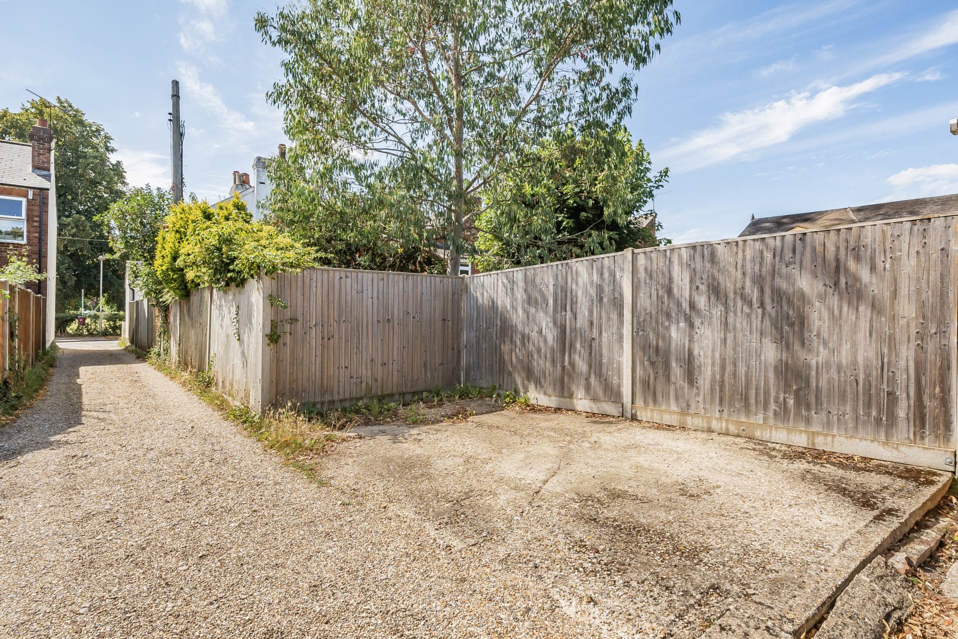 Kidmore End Road, Emmer Green, Image 4