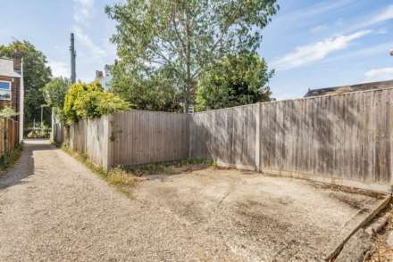 Kidmore End Road, Emmer Green, Image 4