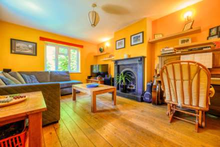 Barclose Avenue, Caversham, Image 2