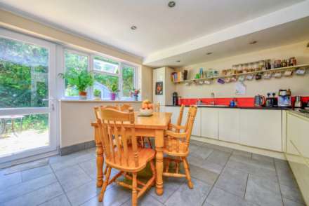 Barclose Avenue, Caversham, Image 3