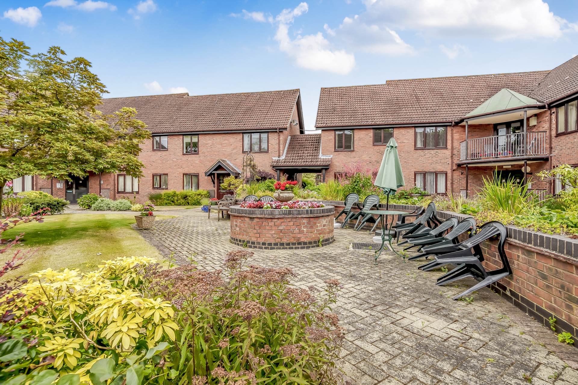 Chiltern Court, Emmer Green, Image 1