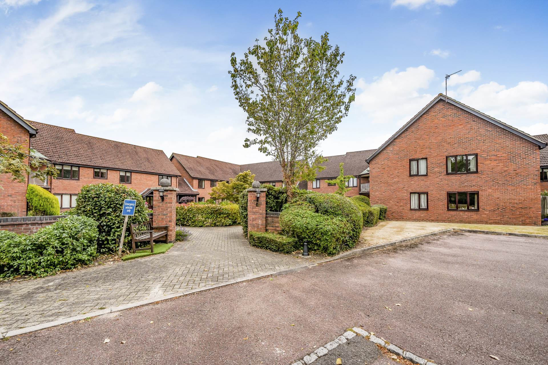Chiltern Court, Emmer Green, Image 14