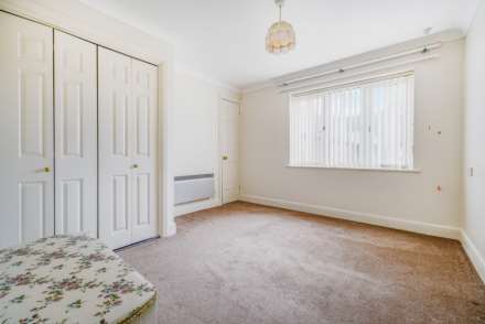 Chiltern Court, Emmer Green, Image 11