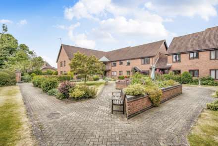 Chiltern Court, Emmer Green, Image 13