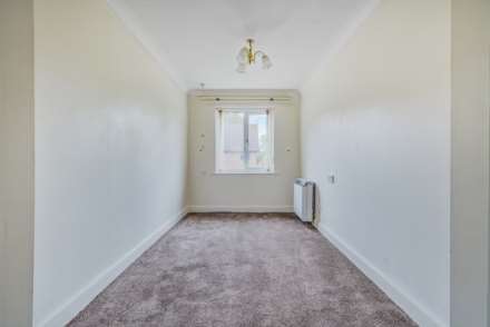 Chiltern Court, Emmer Green, Image 8