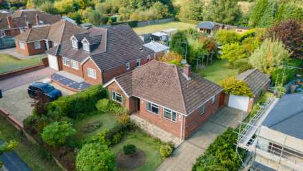 Chazey Road, Caversham Heights, Image 18