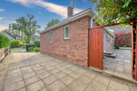 Chazey Road, Caversham Heights, Image 27
