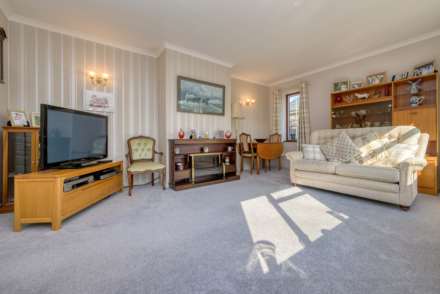 Chazey Road, Caversham Heights, Image 4
