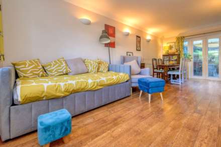 Rotherfield Way, Emmer Green, Image 4