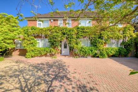 Fernbrook Road, Caversham Heights, Image 1