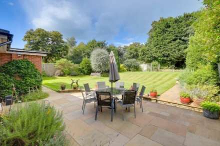 Fernbrook Road, Caversham Heights, Image 22