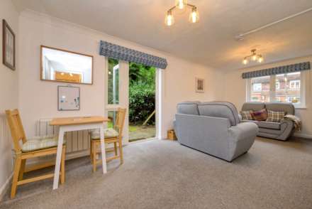 Priory Court, Caversham, Image 2