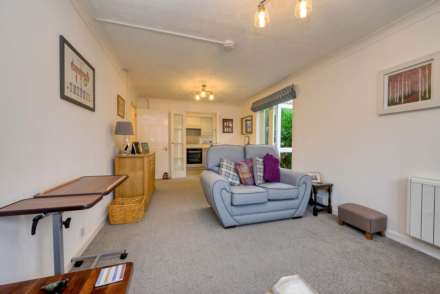 Priory Court, Caversham, Image 3