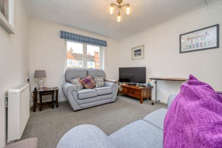 Priory Court, Caversham, Image 4