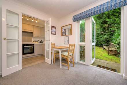 Priory Court, Caversham, Image 6