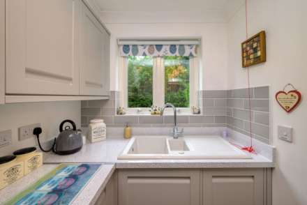 Priory Court, Caversham, Image 7