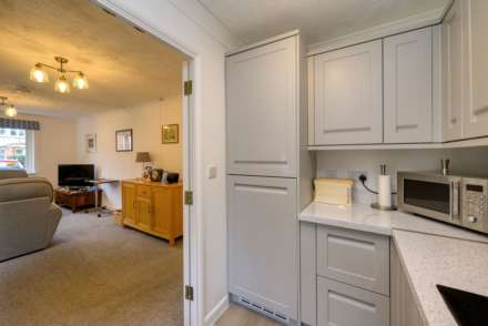 Priory Court, Caversham, Image 8