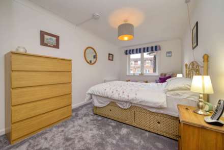 Priory Court, Caversham, Image 9
