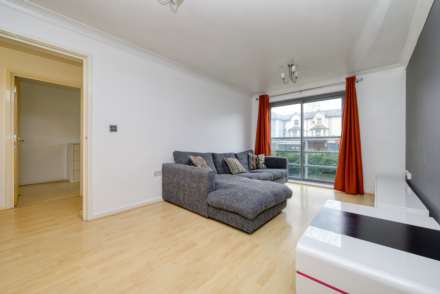 Quadrant Court, Reading, Image 2