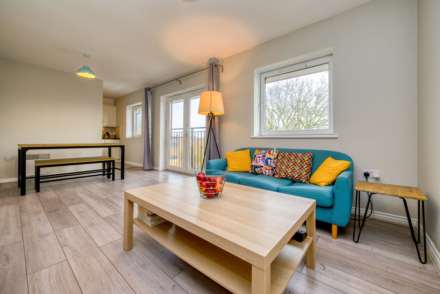 Meadow Way, Caversham, Image 1