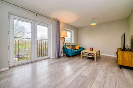 Meadow Way, Caversham, Image 2
