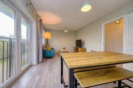 Meadow Way, Caversham, Image 3