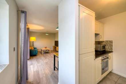 Meadow Way, Caversham, Image 5