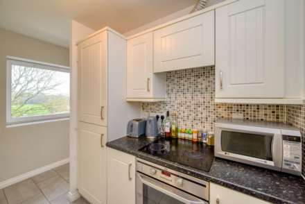 Meadow Way, Caversham, Image 8