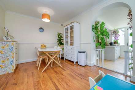 Gosbrook Road, Caversham, Image 4
