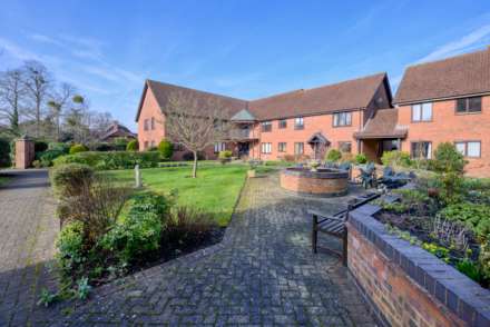 1 Bedroom Apartment, Chiltern Court, Emmer Green