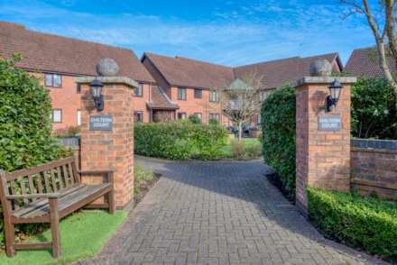 Chiltern Court, Emmer Green, Image 12