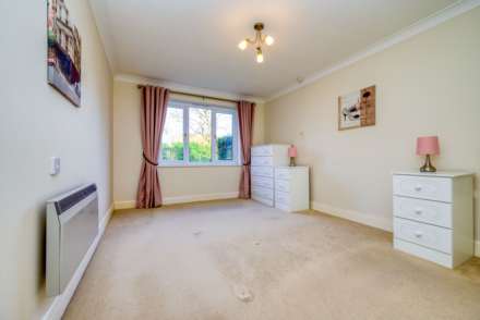 Chiltern Court, Emmer Green, Image 7