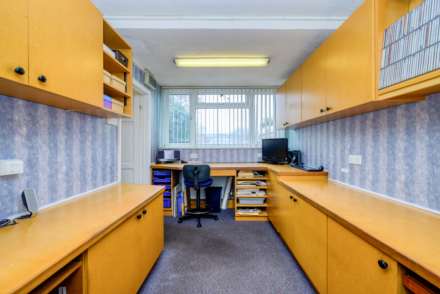 Peel Close, Caversham, Image 8