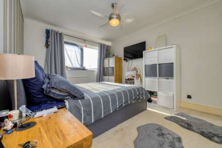 Stirling Close, Caversham, Image 11