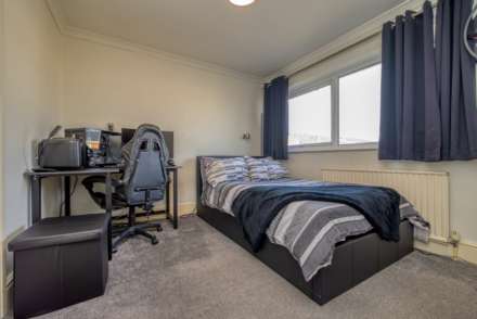 Stirling Close, Caversham, Image 12