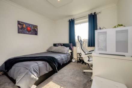 Stirling Close, Caversham, Image 13