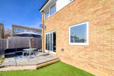 Stirling Close, Caversham, Image 14