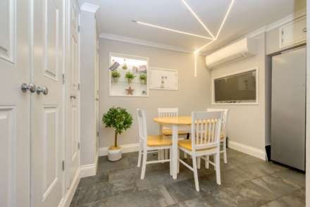 Stirling Close, Caversham, Image 6
