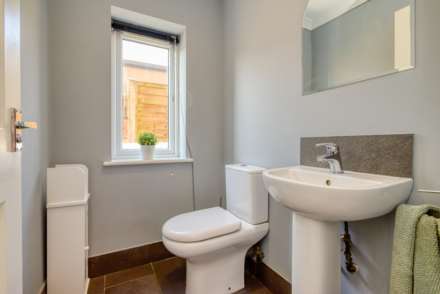 Stirling Close, Caversham, Image 8